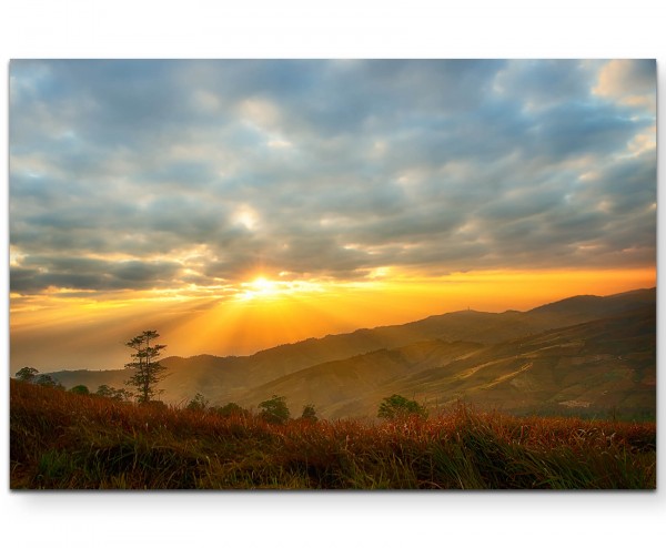 Bwölkter Sonnenuntergang Berglandschaft - Leinwandbild