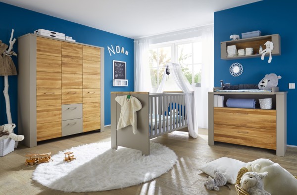 Babyzimmer Tokio in Taupe und Wildeiche massiv geölt 5 teiliges Komplettset mit Schrank, Bett mit Umbauseiten, Wickelkommode und Wandregal