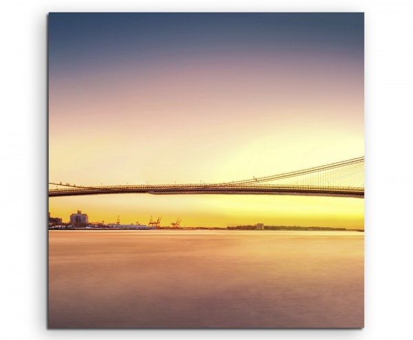 Urbane Fotografie – Brooklyn Bridge bei Sonnenaufgang, USA auf Leinwand