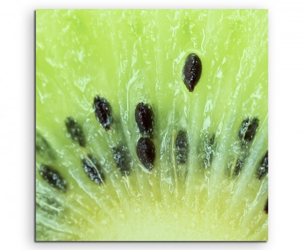 Food-Fotografie - Aufgeschnittene Kiwi in Großaufnahme auf Leinwand