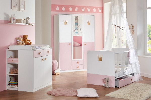 Babyzimmer Cindy 7 teilig mit 3 türigem Schrank in Weiß und Rosé von Wimex Megaset mit Schrank, Bett mit Lattenrost, Umbauseiten und Bettschubkasten, Wickelkommode mit Seitenregal, Wandboard