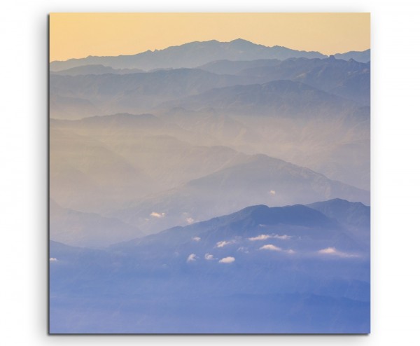 Landschaftsfotografie  Gebirge im orangen Nebel auf Leinwand exklusives Wandbild moderne Fotografie