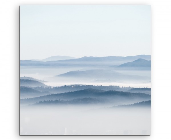 Landschaftsfotografie – Waldkette im Nebel auf Leinwand