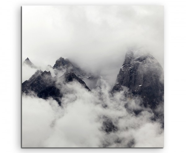 Naturfotografie – Hochgebirge mit Wolken auf Leinwand