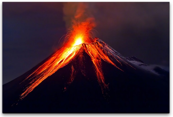 Vulkan mit Lava Wandbild in verschiedenen Größen