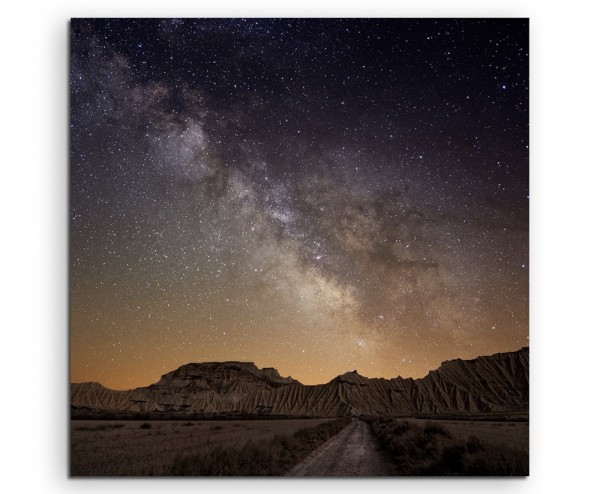 Landschaftsfotografie – Milchstraße über Bardenas, Spanien auf Leinwand